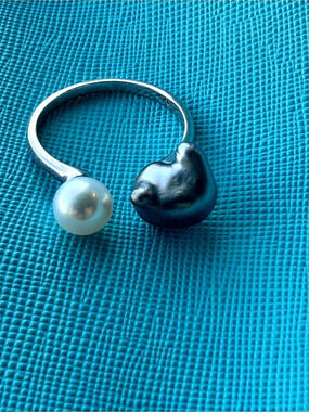 Fresh water Pearl Open Ring in Black & White